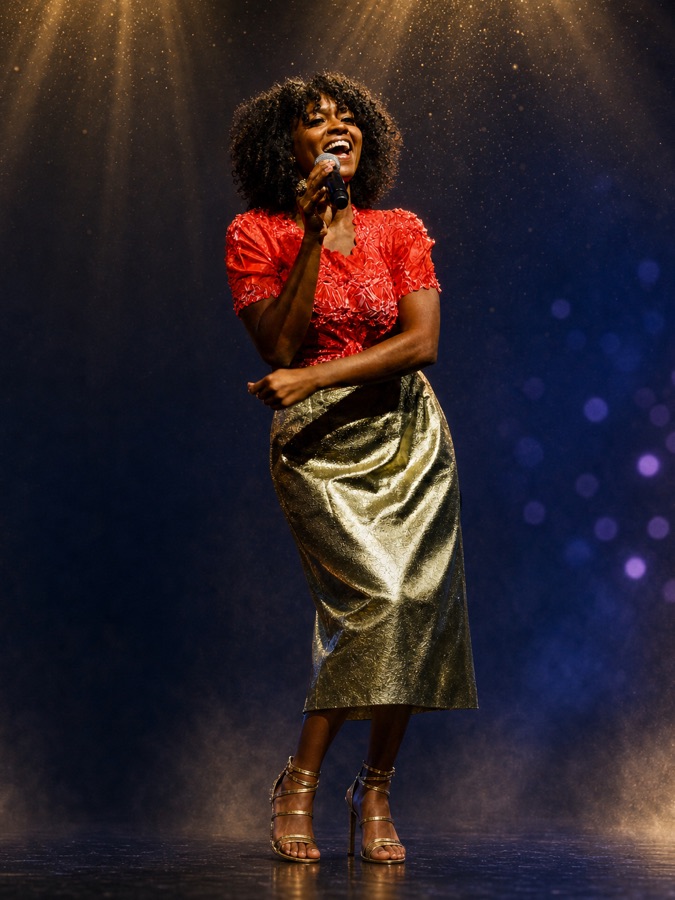 Syesha Mercado performing